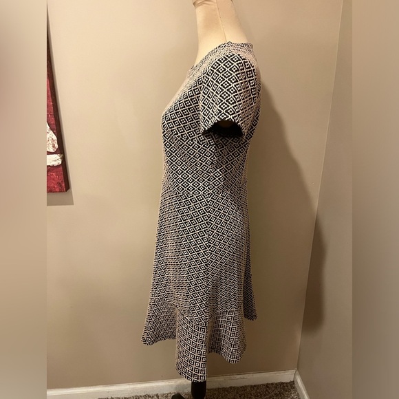 Tan & black pattern flounce hem dress, size 2 - Picture 5 of 7